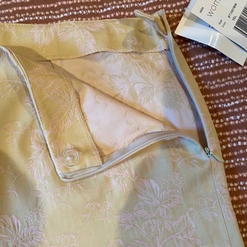 Womyn Cream and White Floral Print Pants Size 12 NWT - Picture 7 of 9